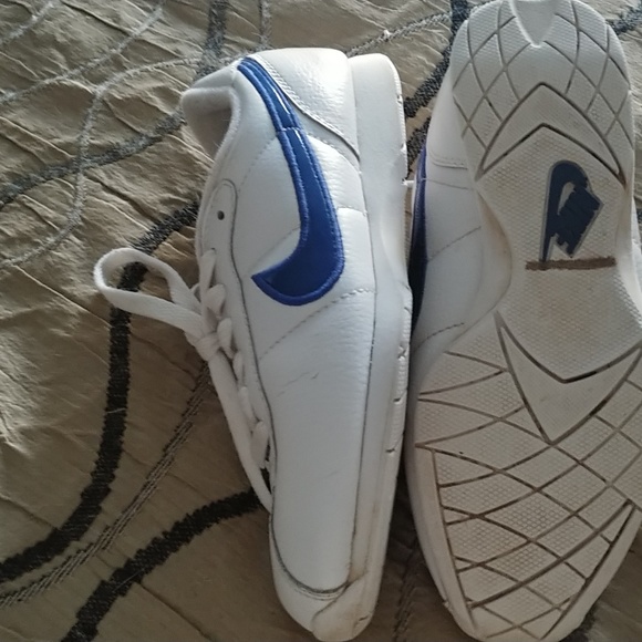 Womens Nike size 5.5 leather - Picture 3 of 3